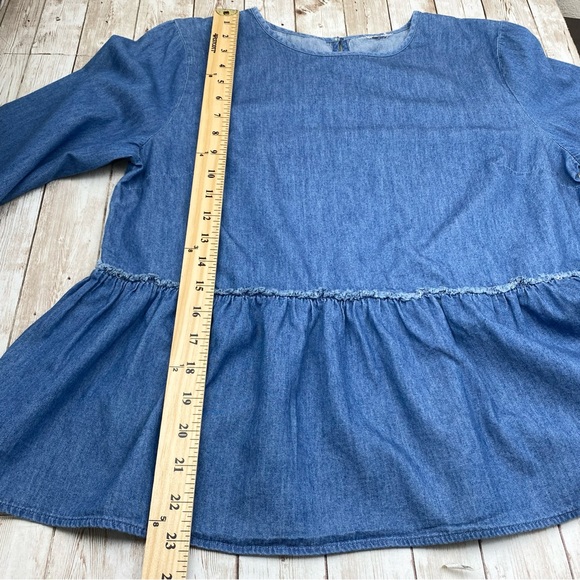 🌺$5  
Universal Thread Chambray Peplum Long Sleeve Top- S - Picture 5 of 12